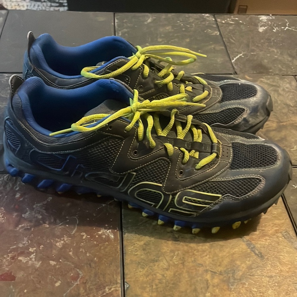 Adidas torsion system size 15 shoes. EUC